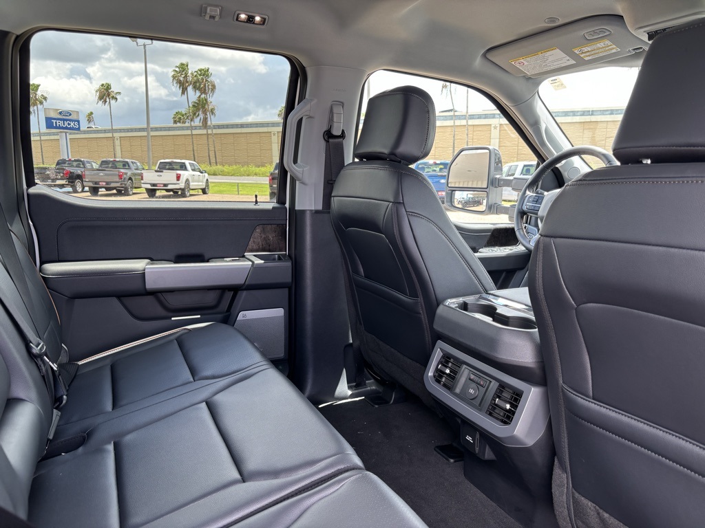 2025 Ford F-250 Lariat photo 18