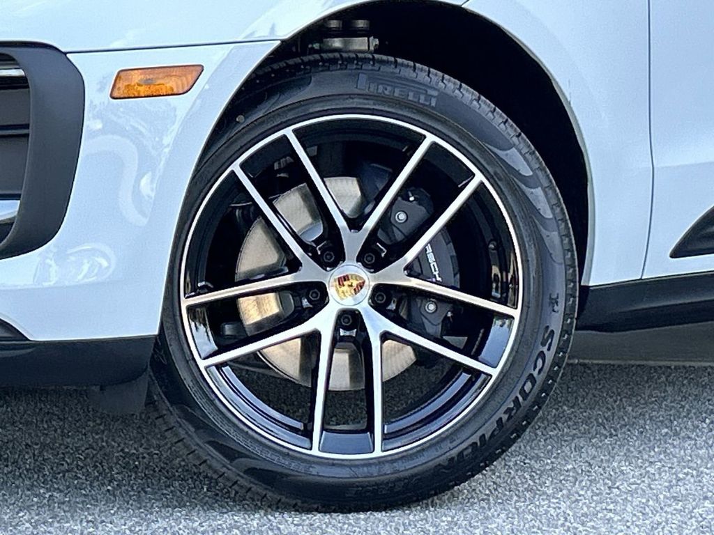 2025 Porsche Macan Base photo 14