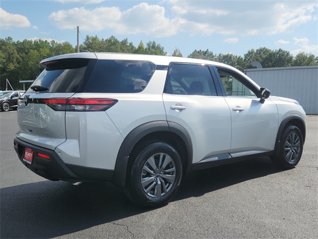 2025 Nissan Pathfinder S photo 3