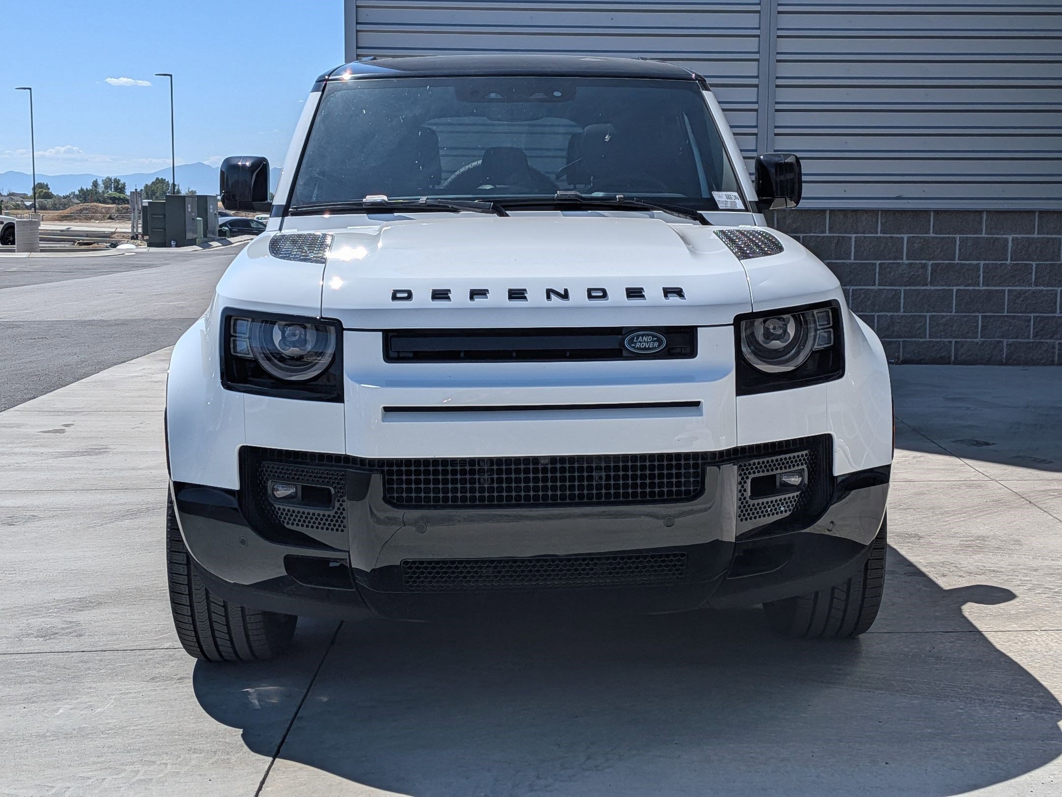 2025 Land Rover Defender 110 X-Dynamic SE photo 9