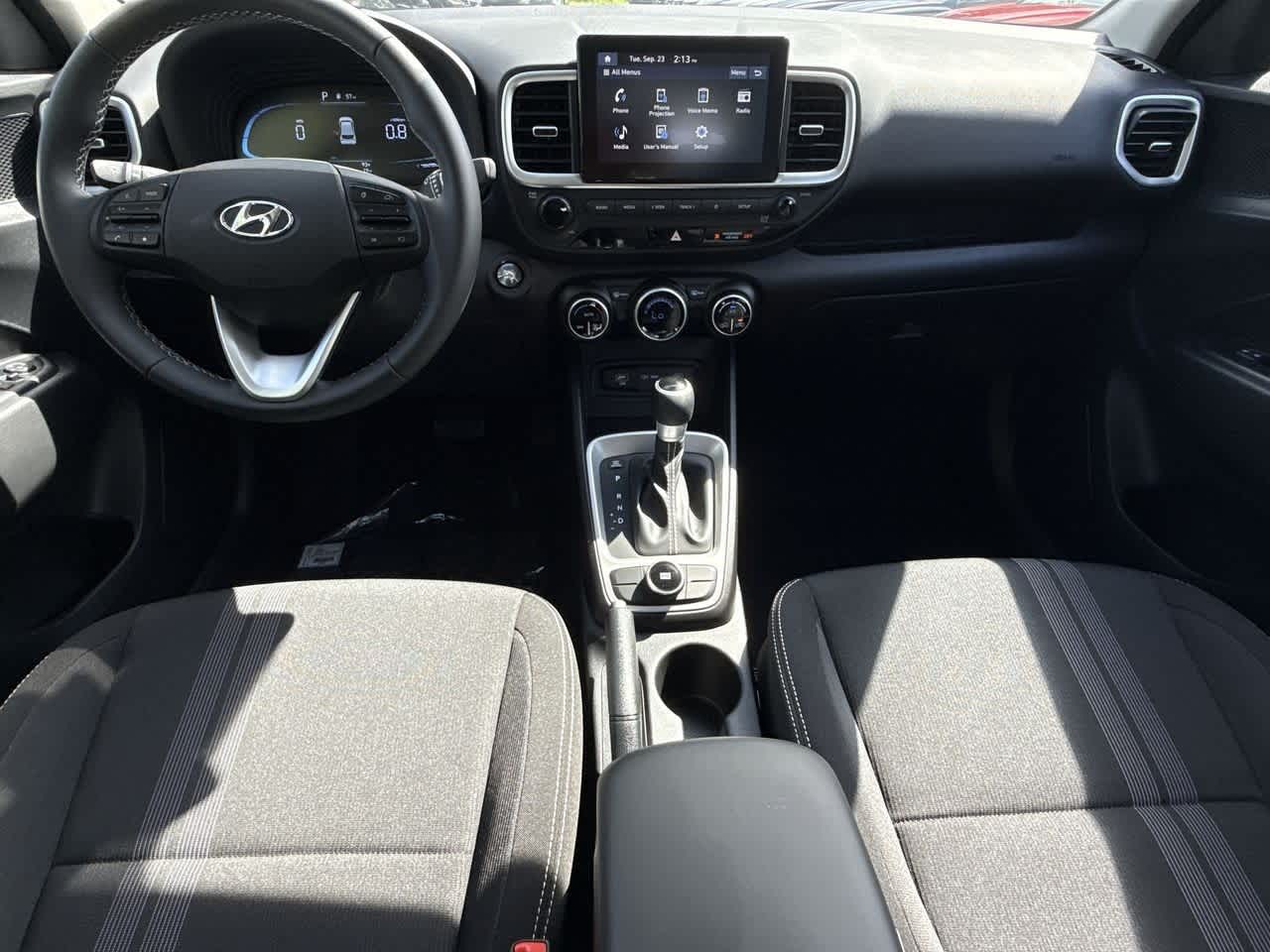 2025 Hyundai Venue SEL photo 24