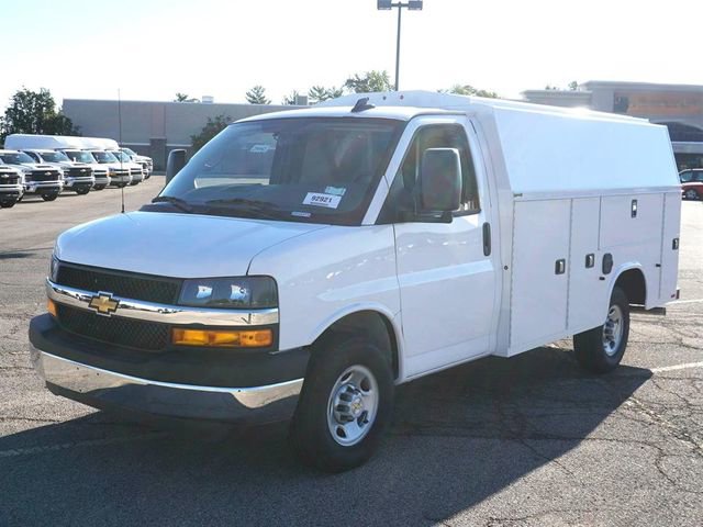 2025 Chevrolet Express Cutaway Base's photo