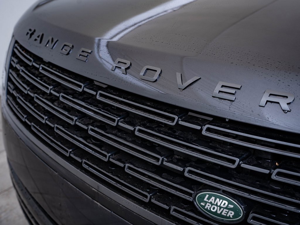 2025 Land Rover Range Rover SE photo 3