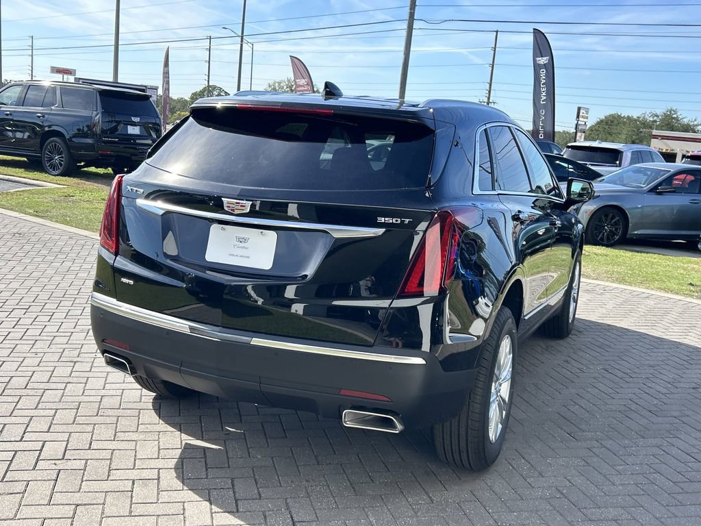 2026 Cadillac XT5 Luxury photo 2