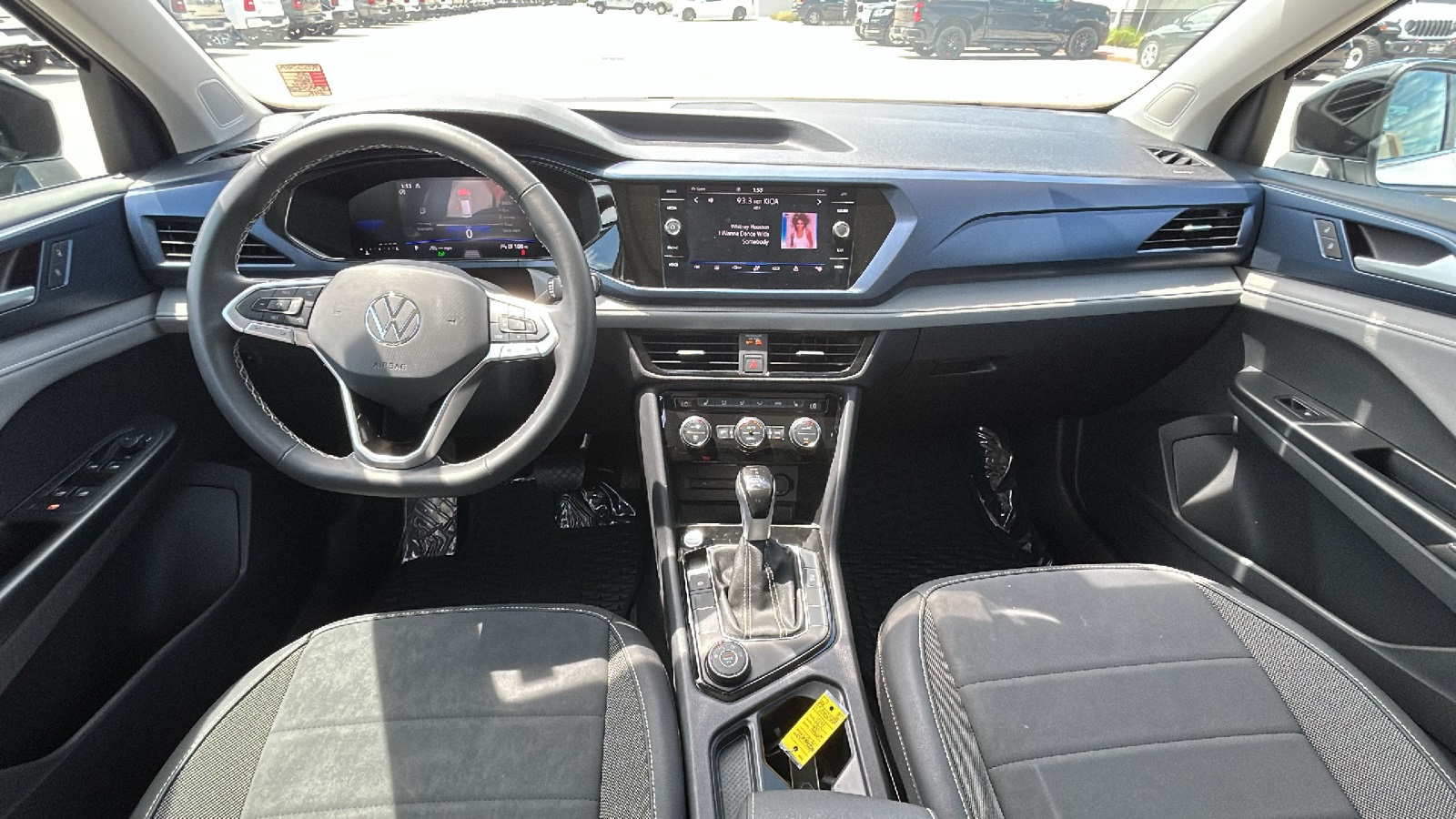 2024 Volkswagen Taos SE photo 12