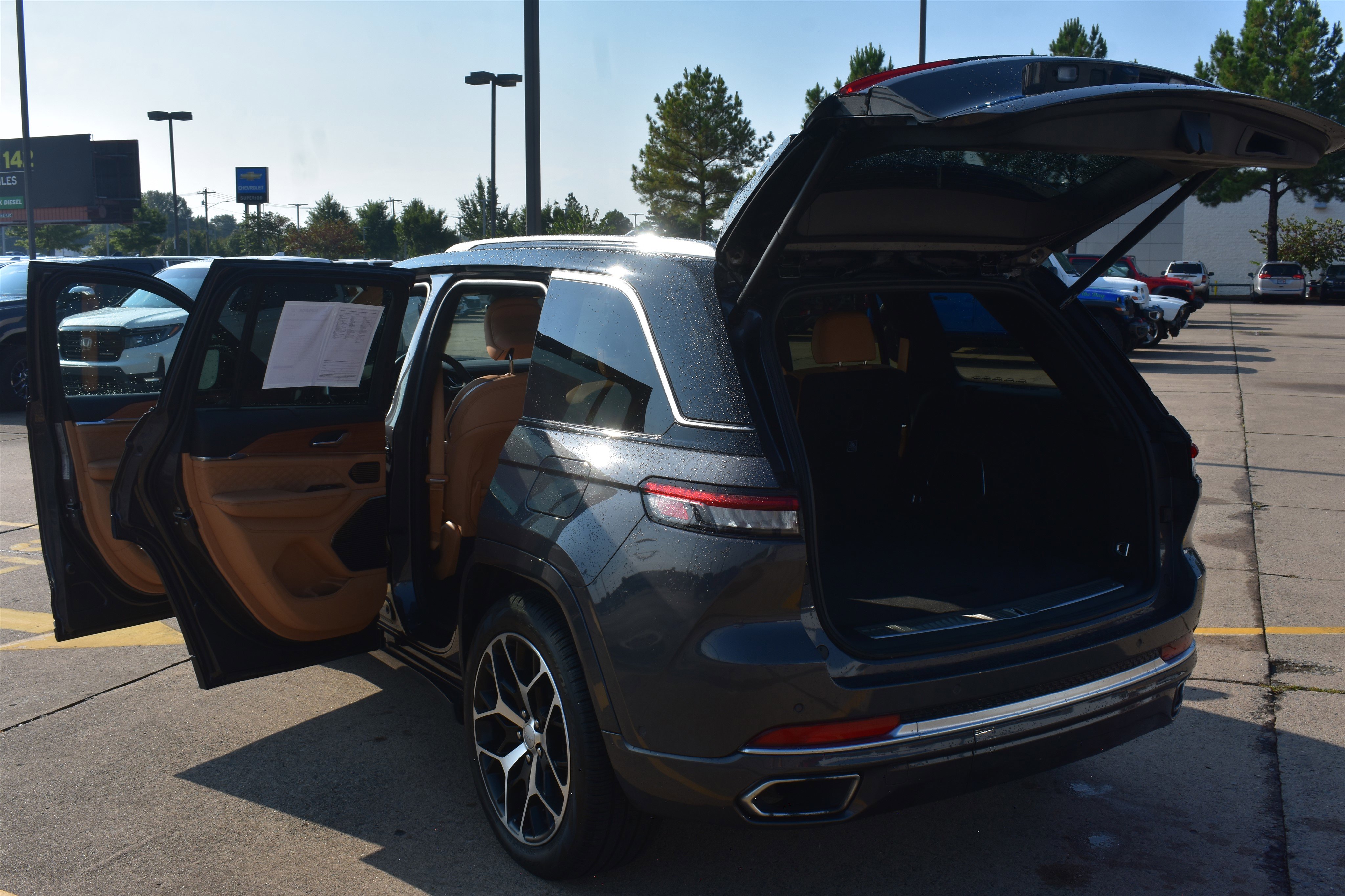 2022 Jeep Cherokee Summit 4xe photo 7