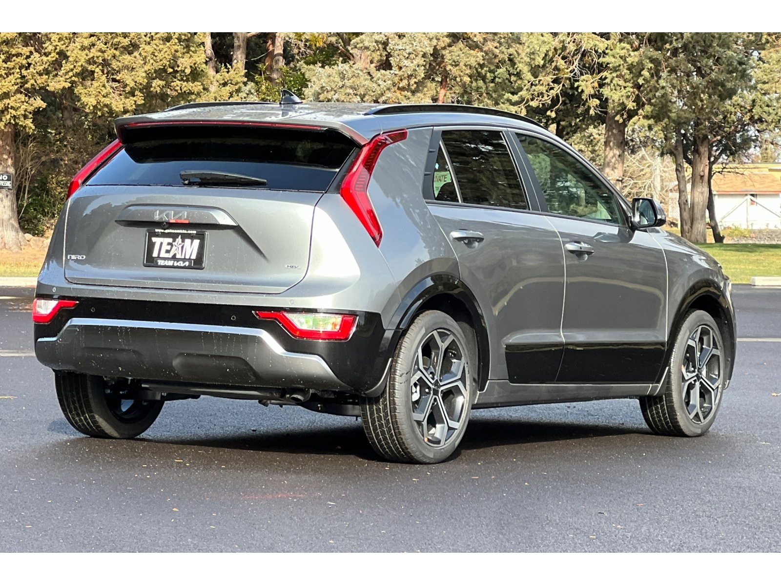 2025 Kia Niro EX Touring photo 4