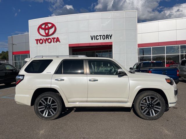 2019 Toyota 4Runner SR5 4WD photo 3