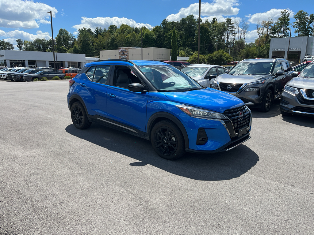 2023 Nissan Kicks SR photo 2