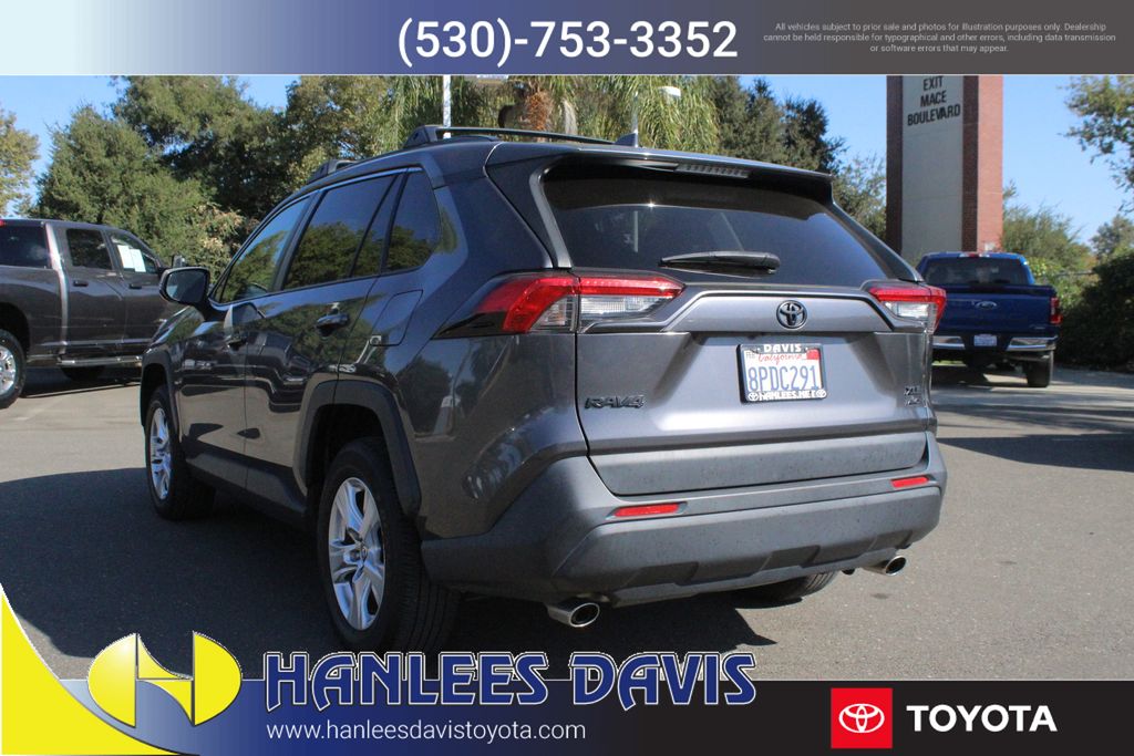 2020 Toyota RAV4 XLE photo 9