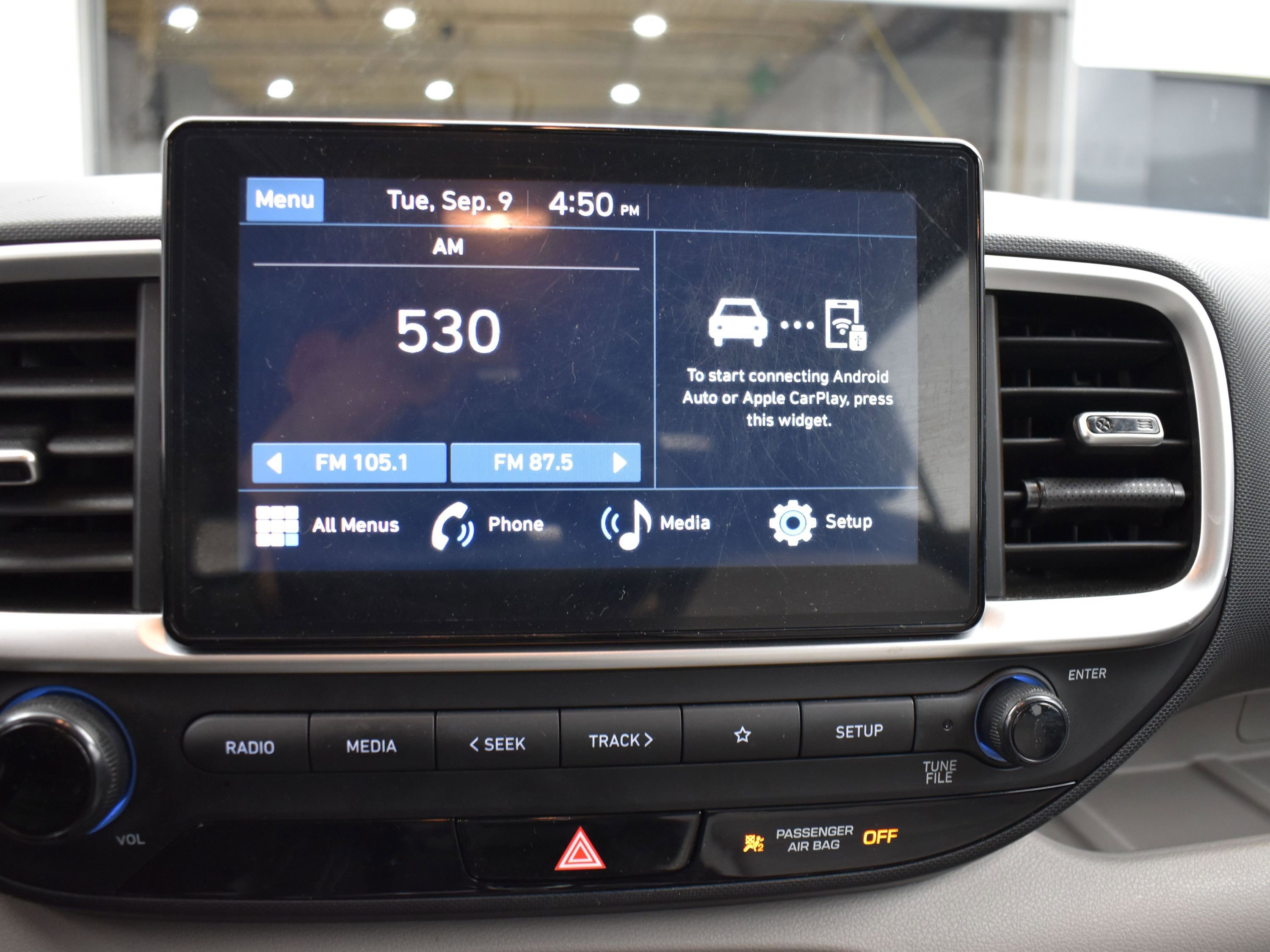 2023 Hyundai Venue SEL photo 10