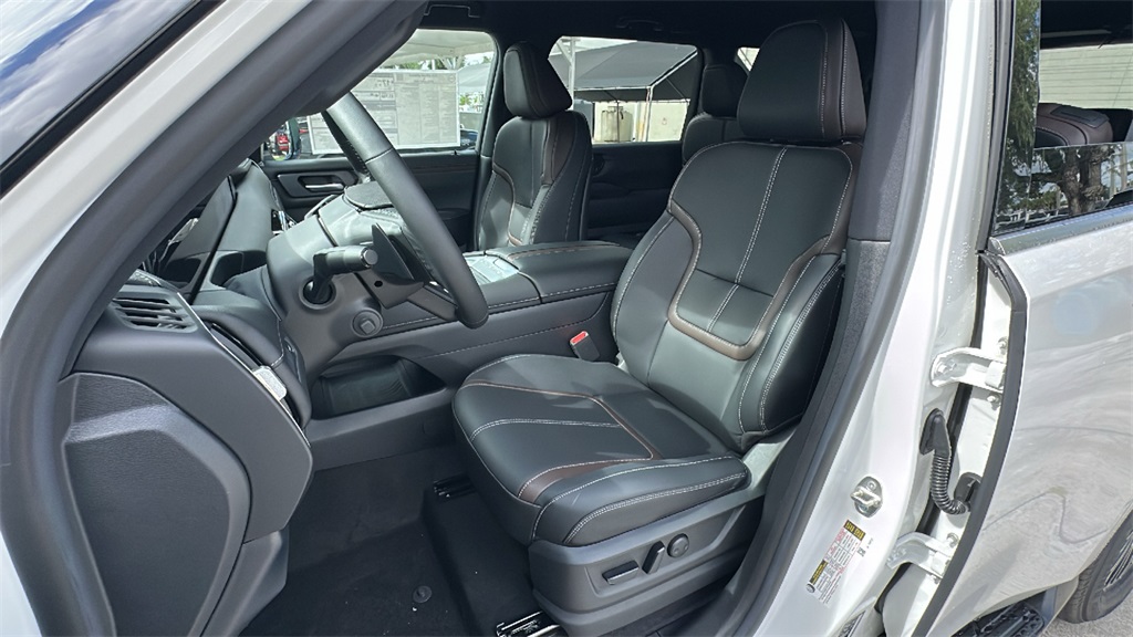 2025 Nissan Armada SL photo 23