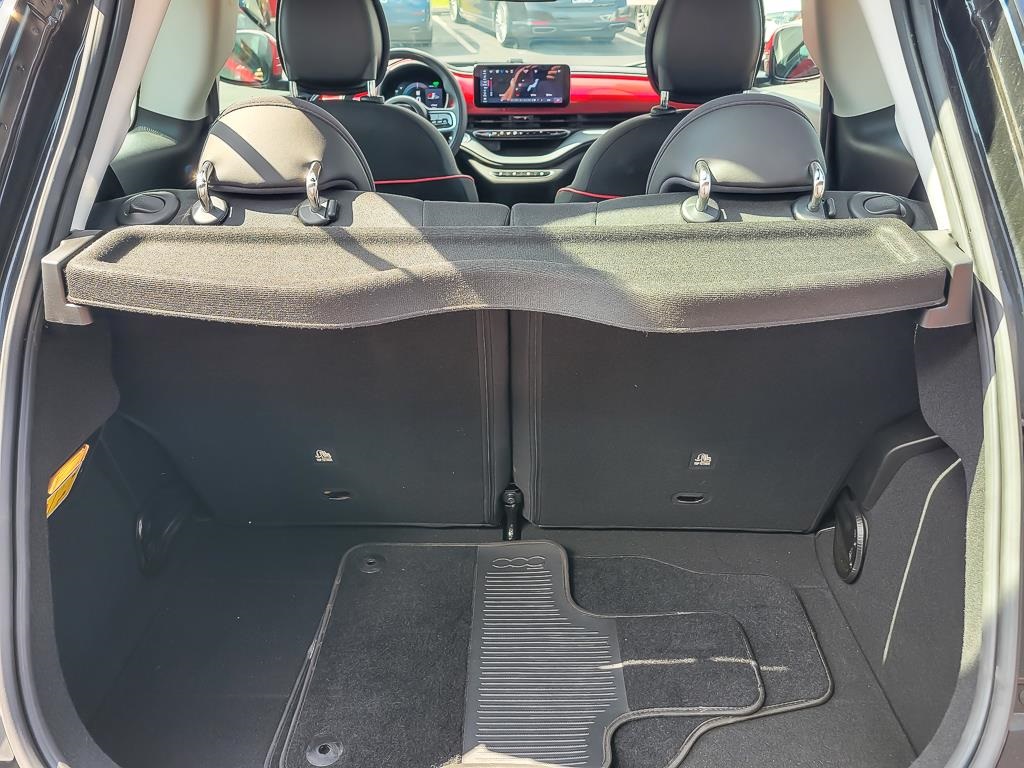 2024 Fiat 500e Red photo 18