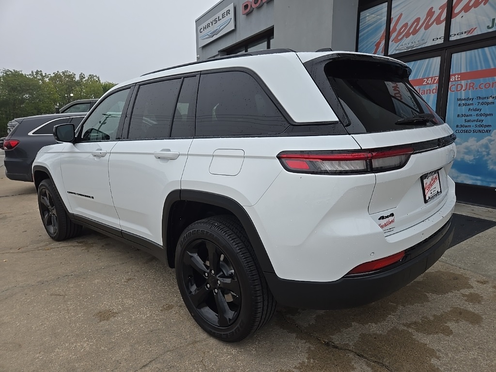 2025 Jeep Grand Cherokee Altitude photo 4