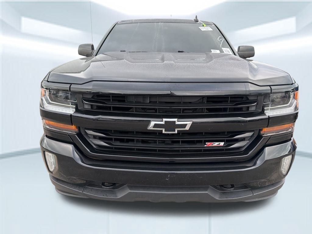 2018 Chevrolet Silverado 1500 LT photo 2