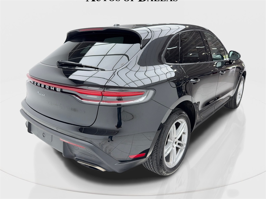 2024 Porsche Macan T photo 4
