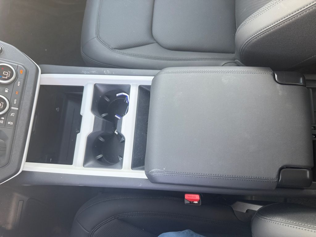 2025 Land Rover Defender 90 S photo 10