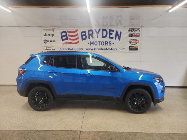 2025 Jeep Compass Latitude photo 2