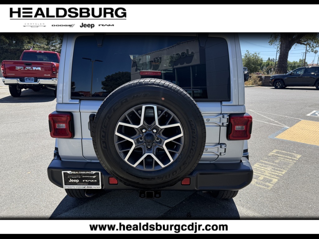 2024 Jeep Wrangler Sahara photo 4