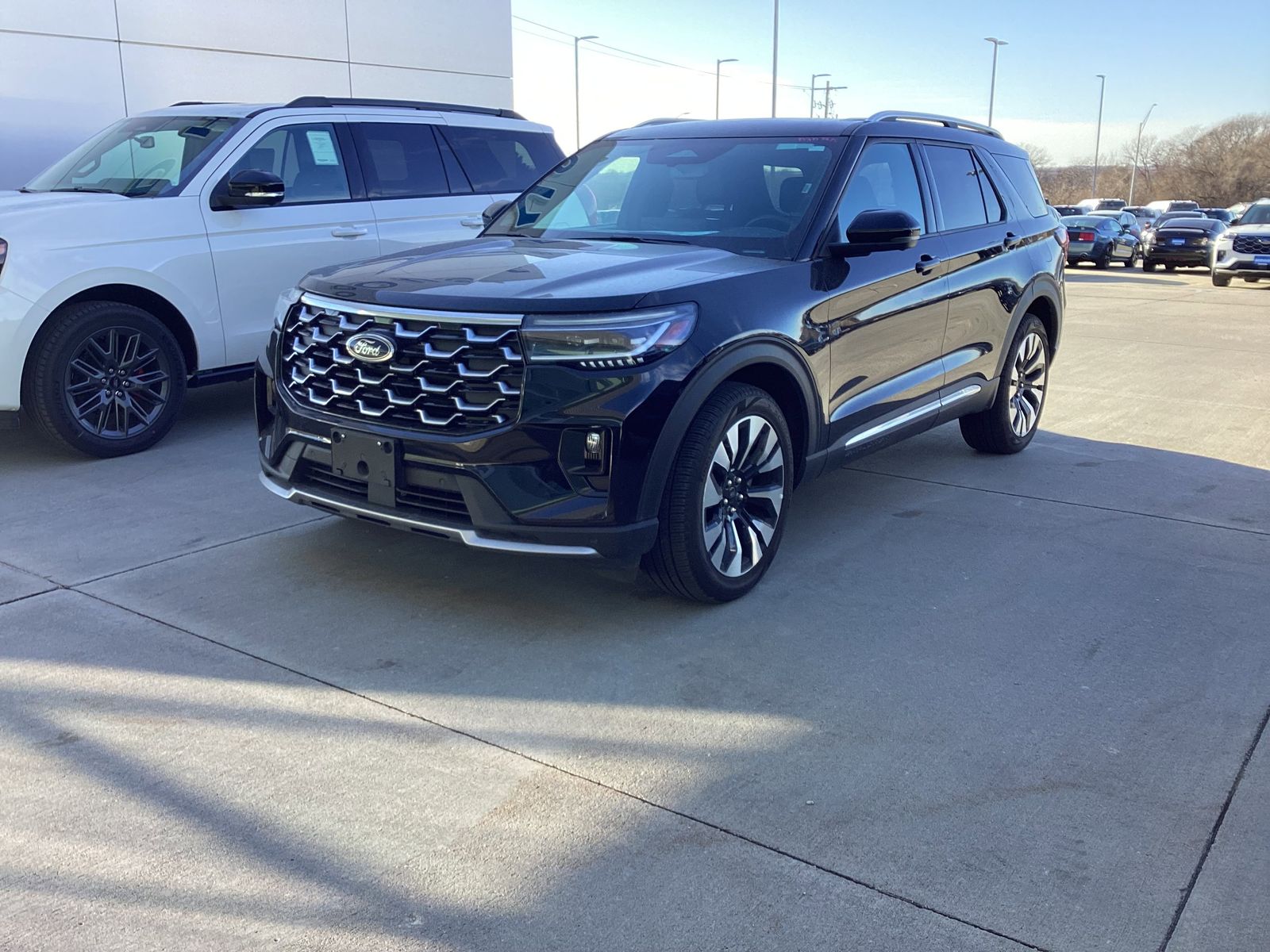 2025 Ford Explorer Platinum's photo