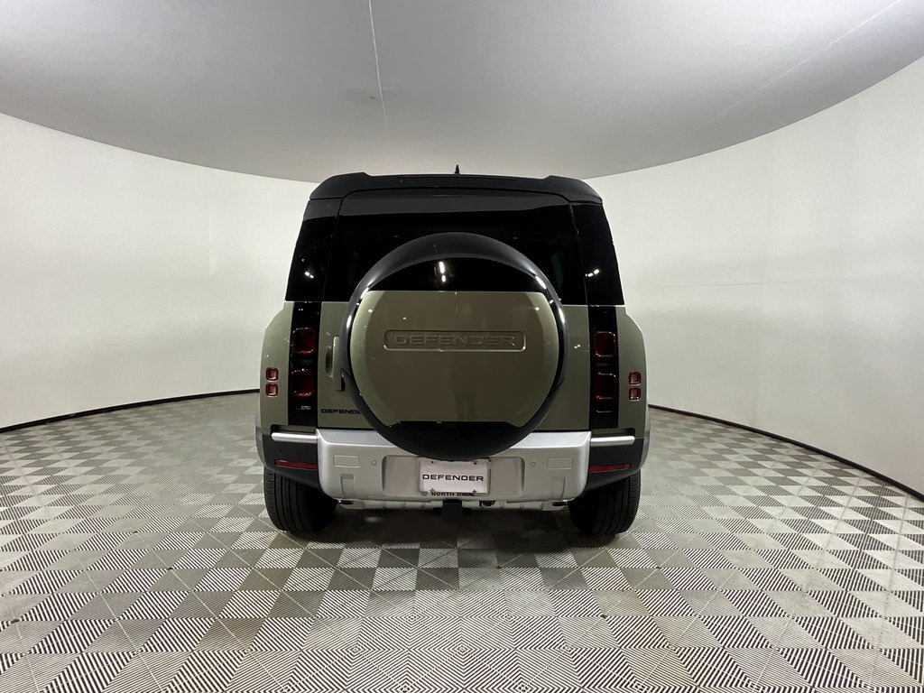 2025 Land Rover Defender 110 S photo 4