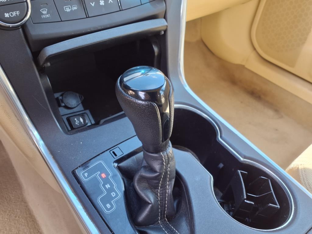 2015 Toyota Camry Hybrid LE photo 20
