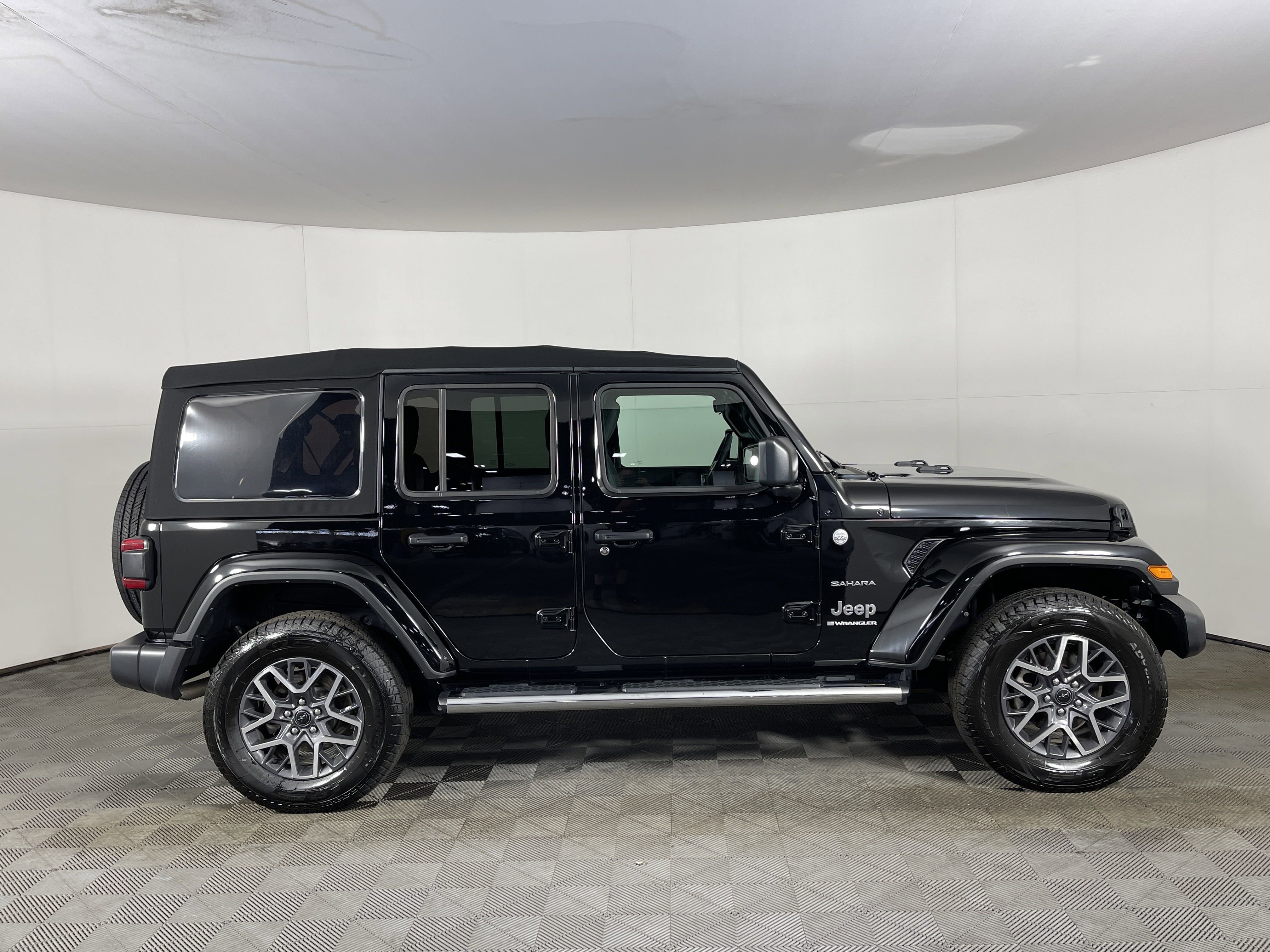 2024 Jeep Wrangler Sahara photo 2