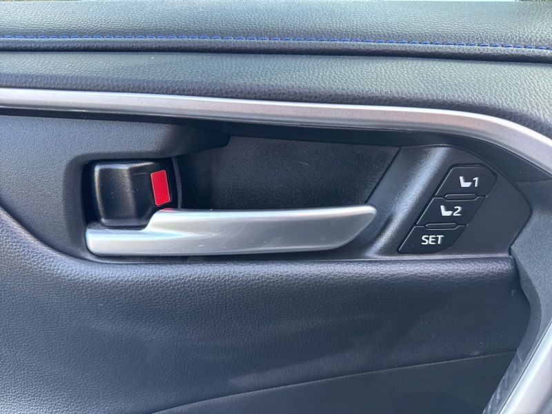 2023 Toyota RAV4 Hybrid XSE photo 16