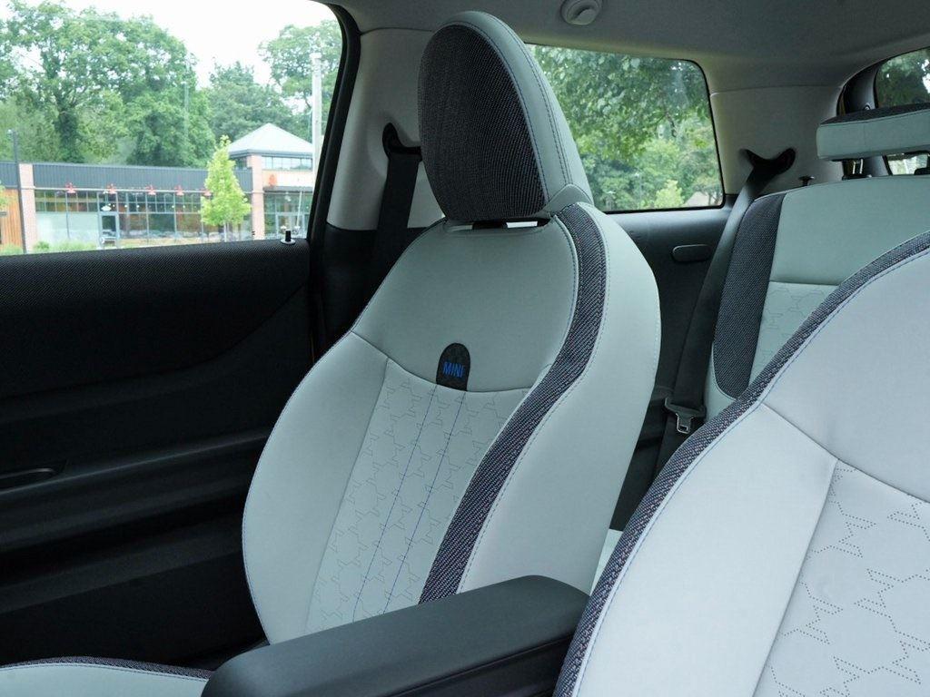 2025 Mini Cooper 2 Door Hardtop Signature photo 21