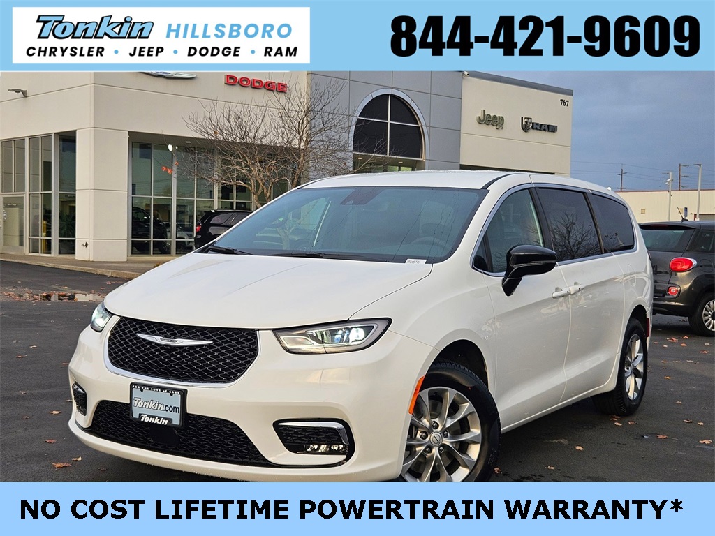 2026 Chrysler Pacifica Select's photo