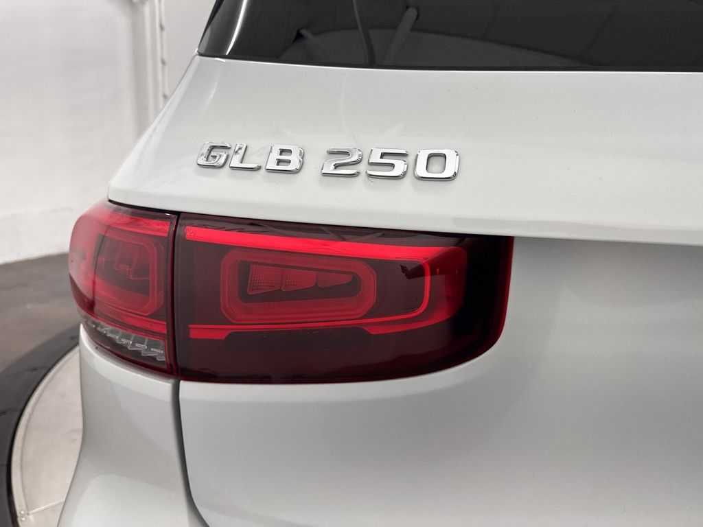 2021 Mercedes Benz GLB 250 photo 10