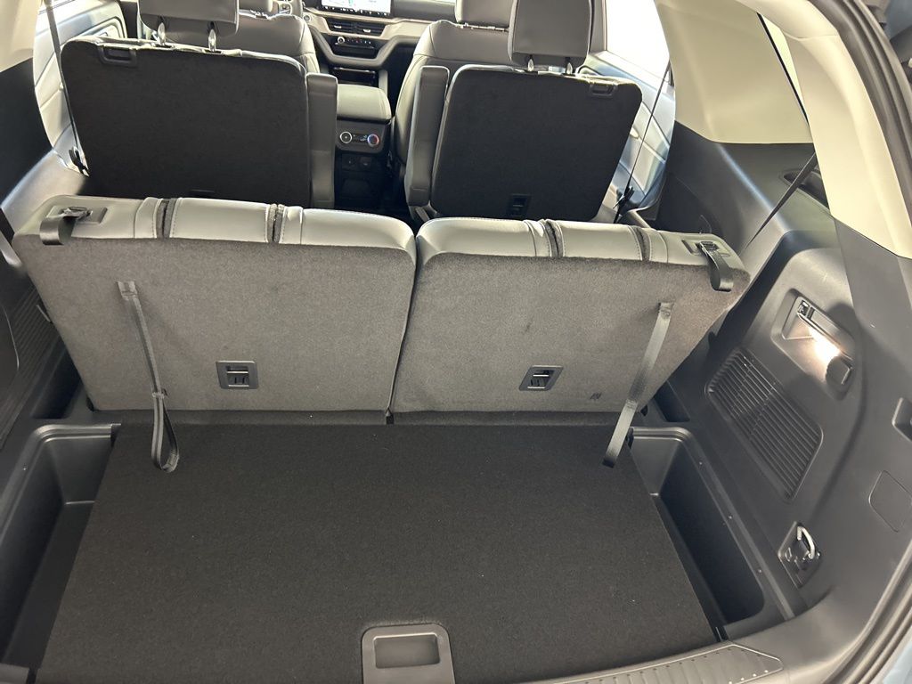2025 Ford Explorer photo 29