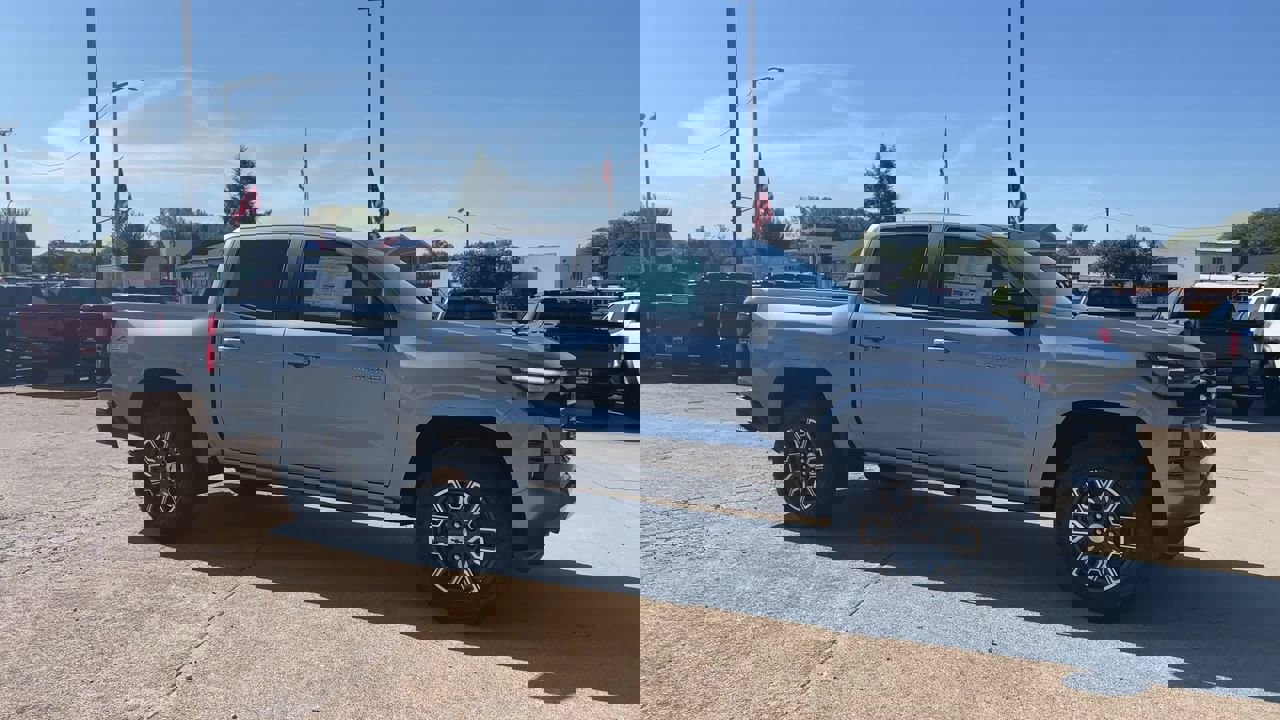 2026 Chevrolet Colorado Z71 photo 2
