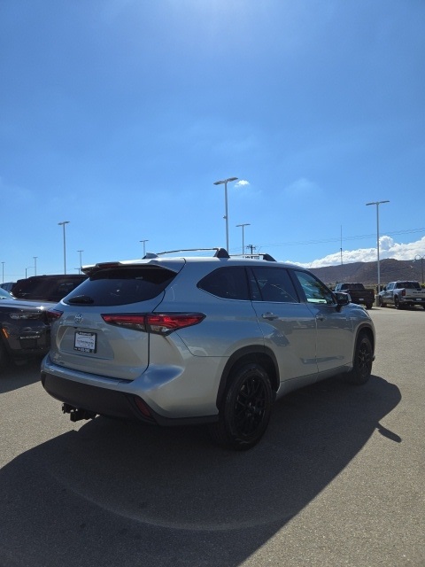 2021 Toyota Highlander L photo 7