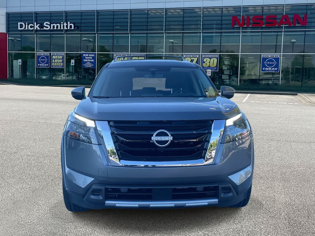 2025 Nissan Pathfinder Platinum photo 2