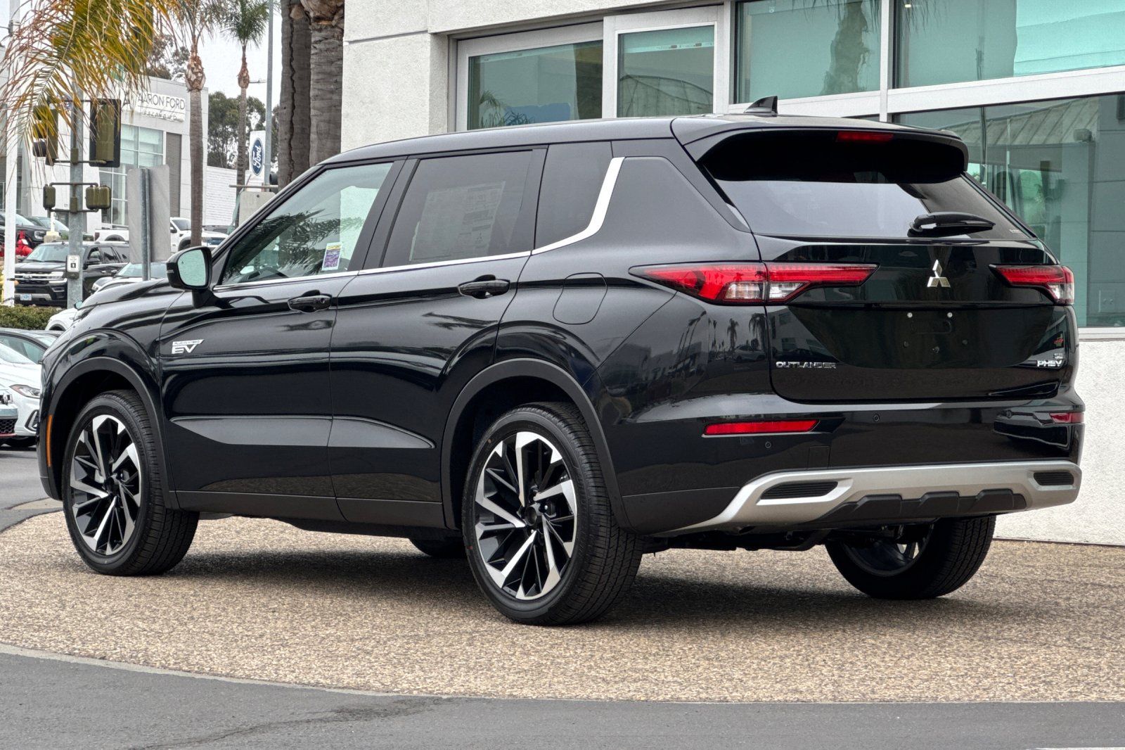 2025 Mitsubishi Outlander PHEV SE photo 6