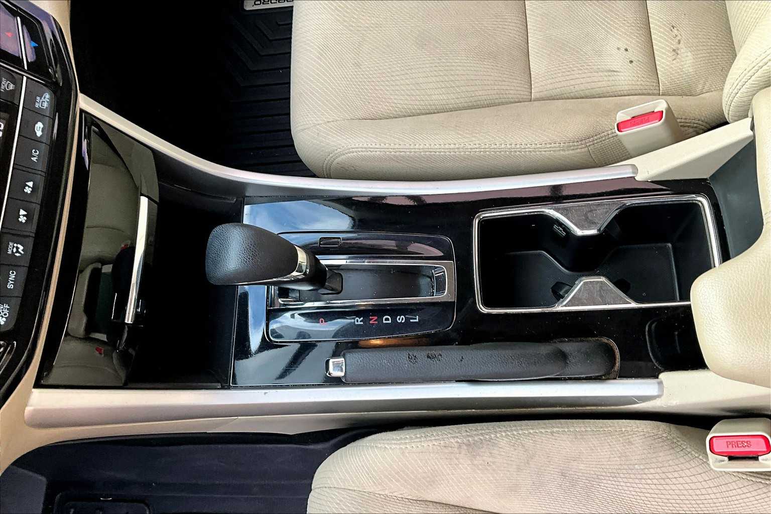 2017 Honda Accord EX photo 13