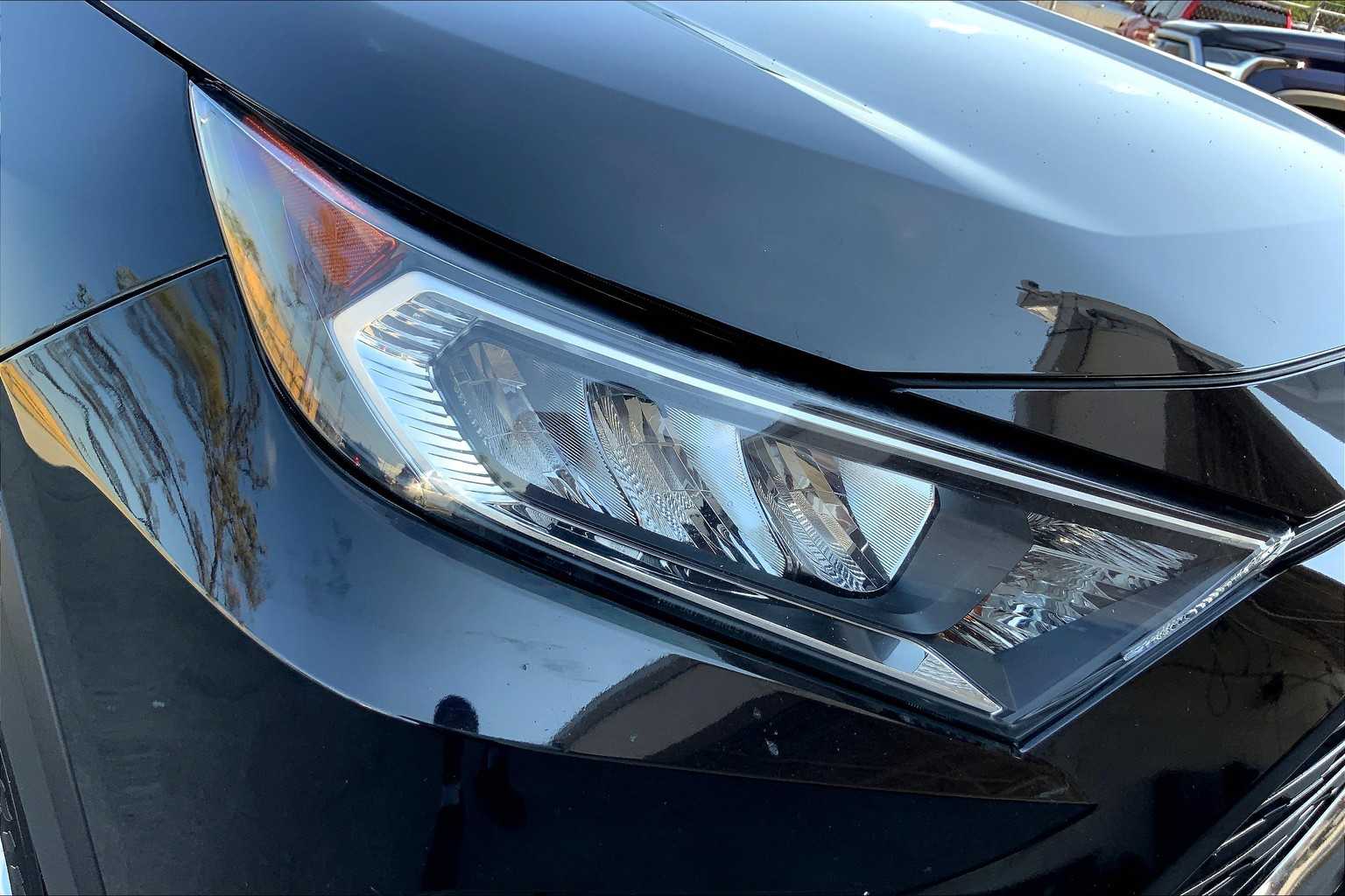 2021 Toyota RAV4 XLE photo 23