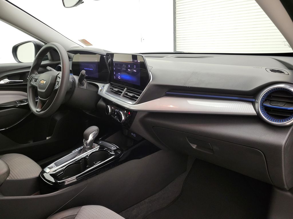 2024 Chevrolet Trax LT photo 30