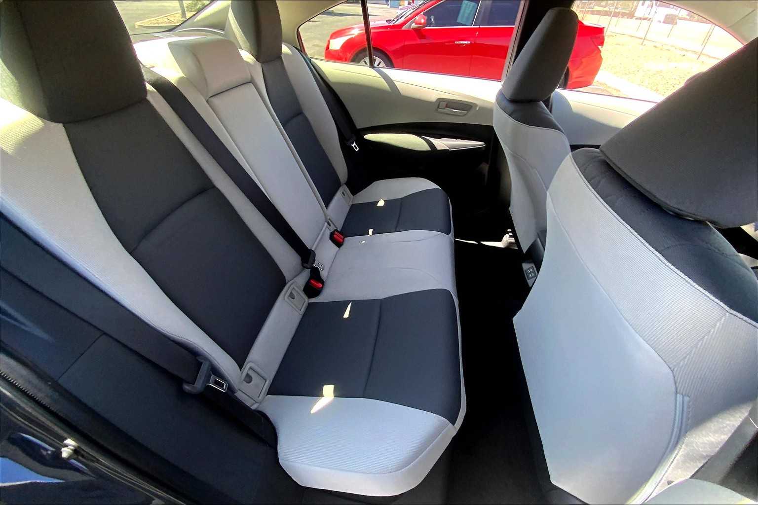 2025 Toyota Corolla Hybrid LE photo 15