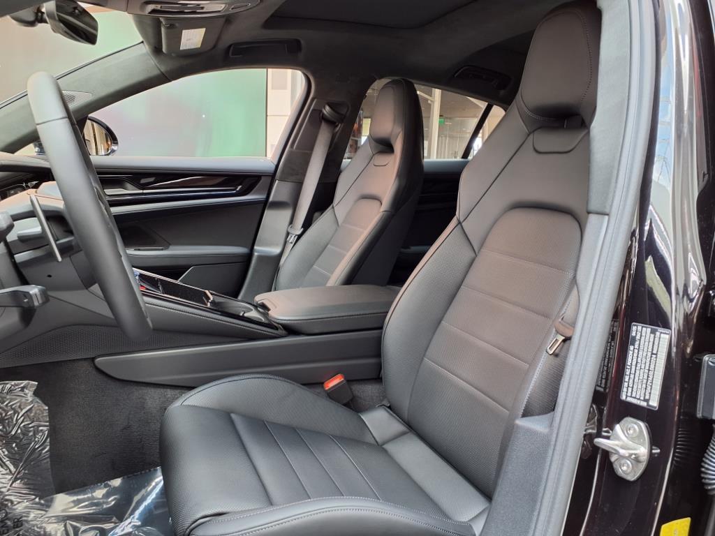 2025 Porsche Panamera Turbo E-Hybrid photo 4