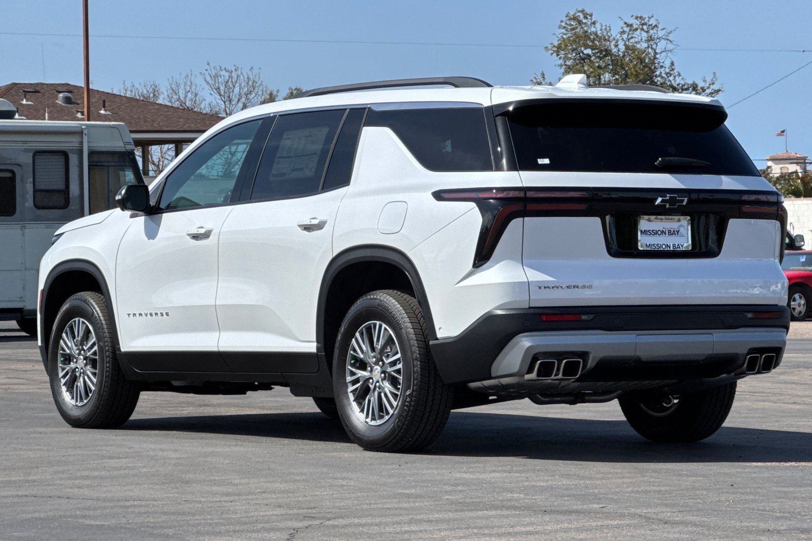 2025 Chevrolet Traverse photo 4