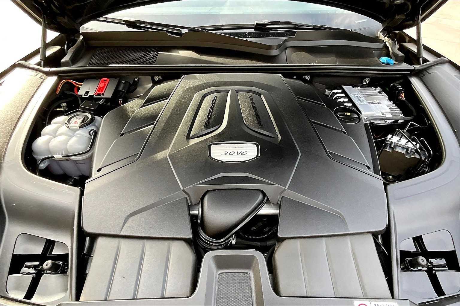 2023 Porsche Cayenne Turbo photo 22