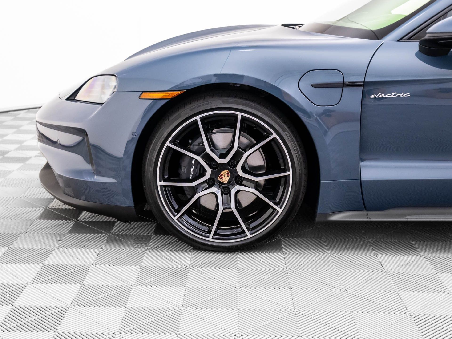 2026 Porsche Taycan 4 photo 32