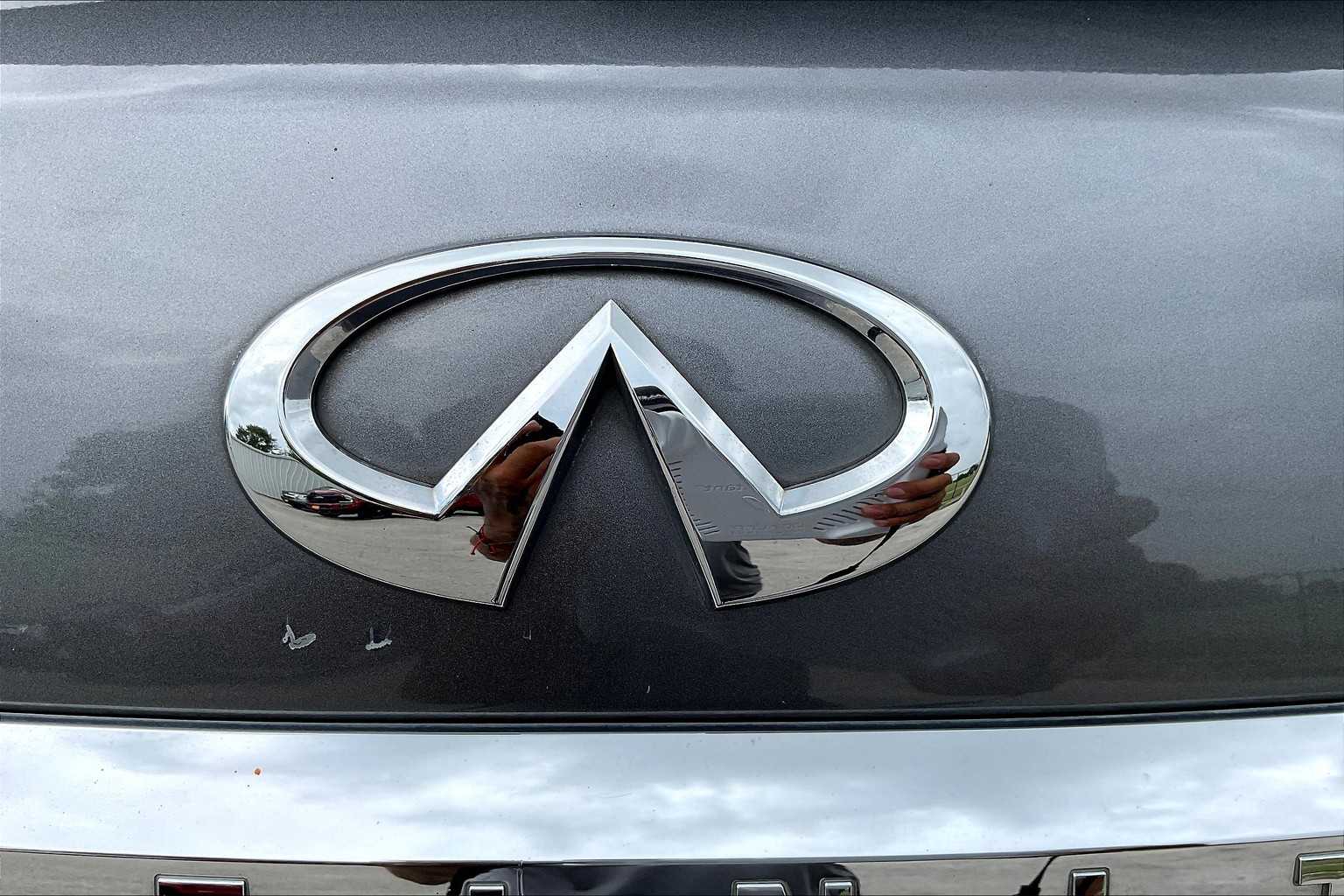 2019 Infiniti QX80 Luxe photo 30