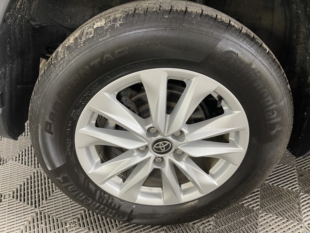 2022 Toyota Corolla Cross LE photo 13