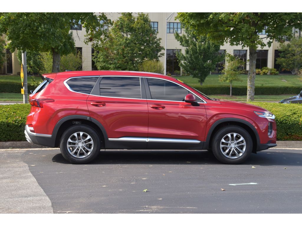 2020 Hyundai Santa Fe SE photo 2