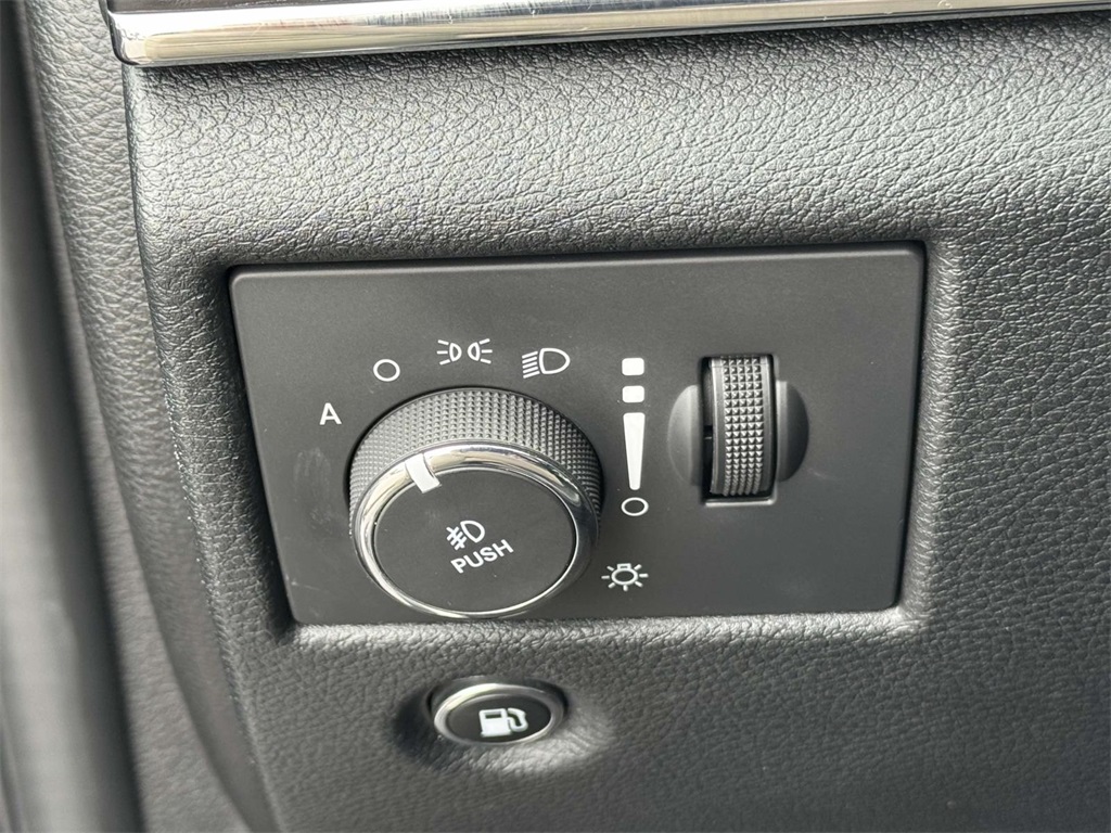 2016 Jeep Grand Cherokee Summit photo 28