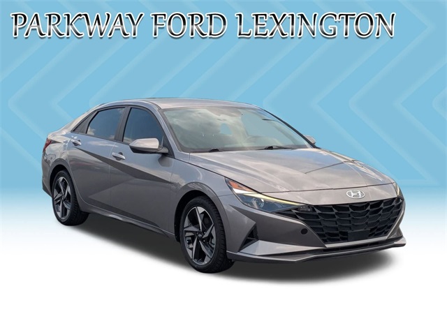 2023 Hyundai Elantra SEL photo 3