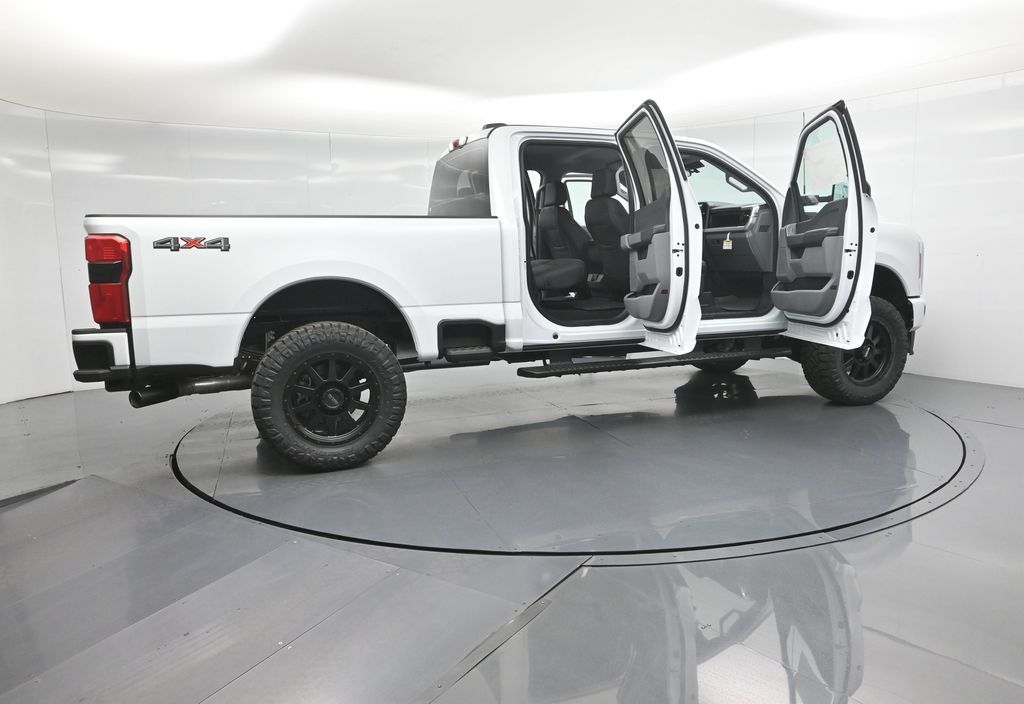 2025 Ford F-250 photo 3